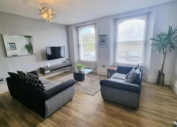 Hoe & Central Stylish Apartment, Free Parking