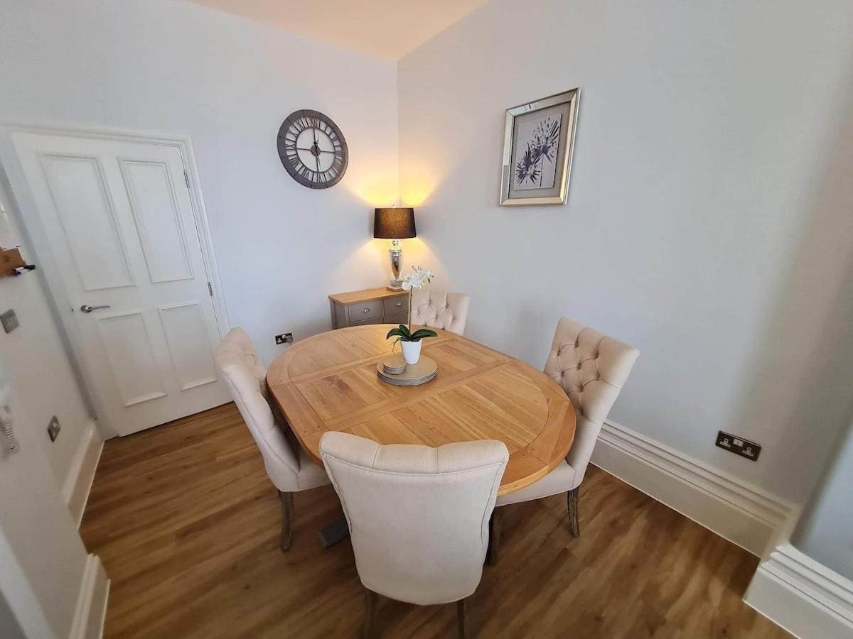 & Stylish Apartment, Free Parking * Plymouth