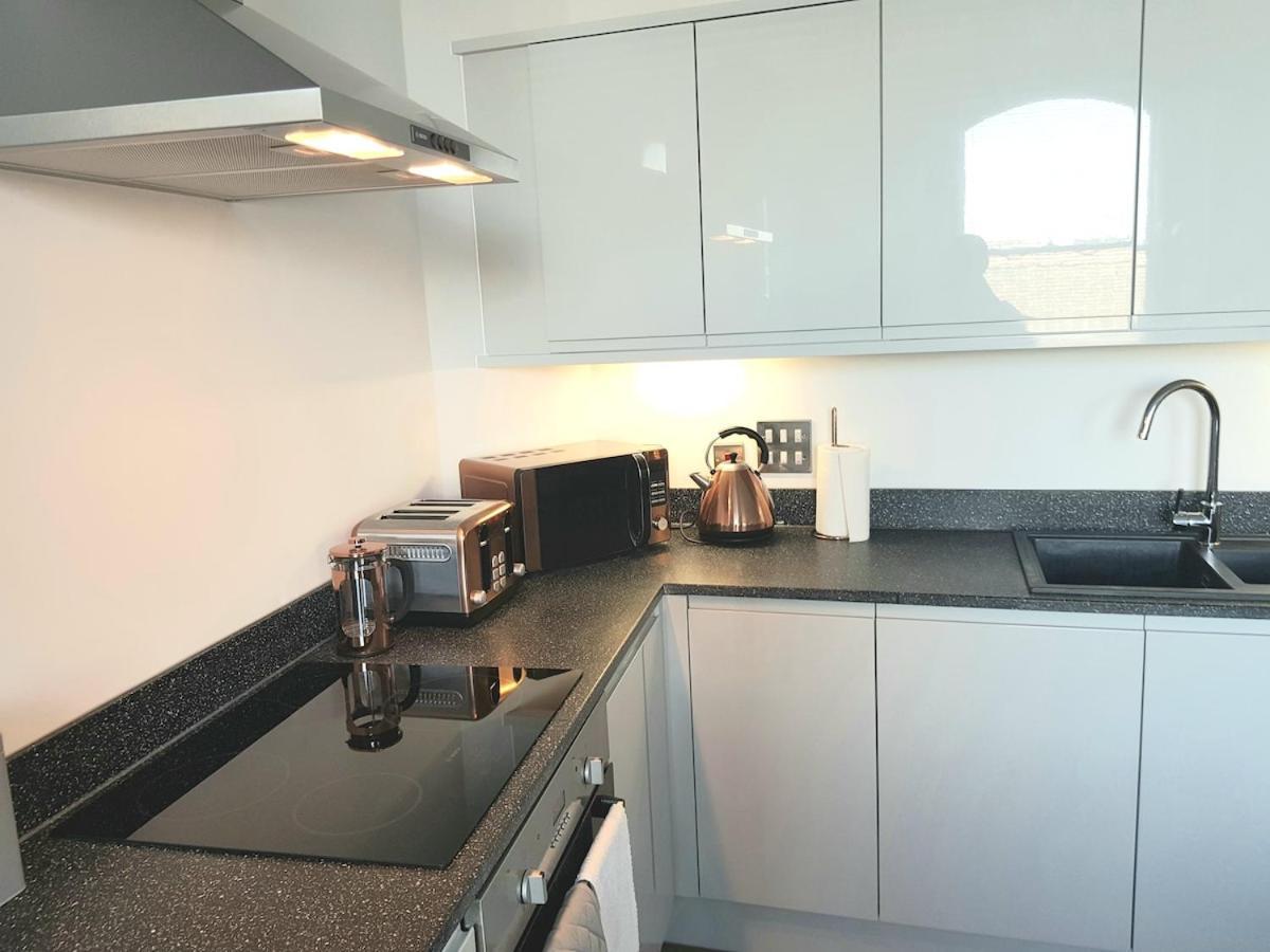 & Stylish Apartment, Free Parking * Plymouth
