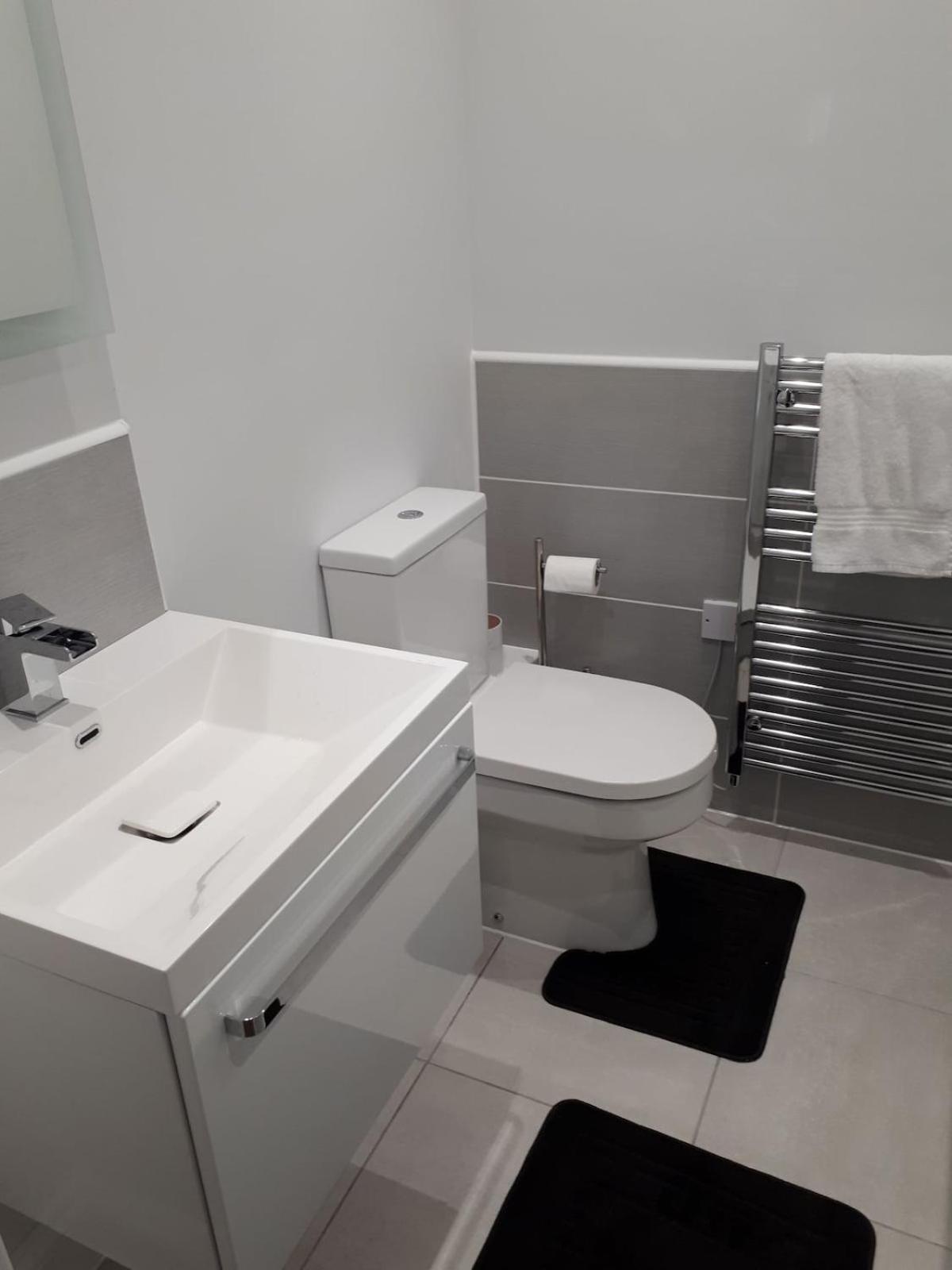 & Stylish Apartment, Free Parking Apartment Plymouth