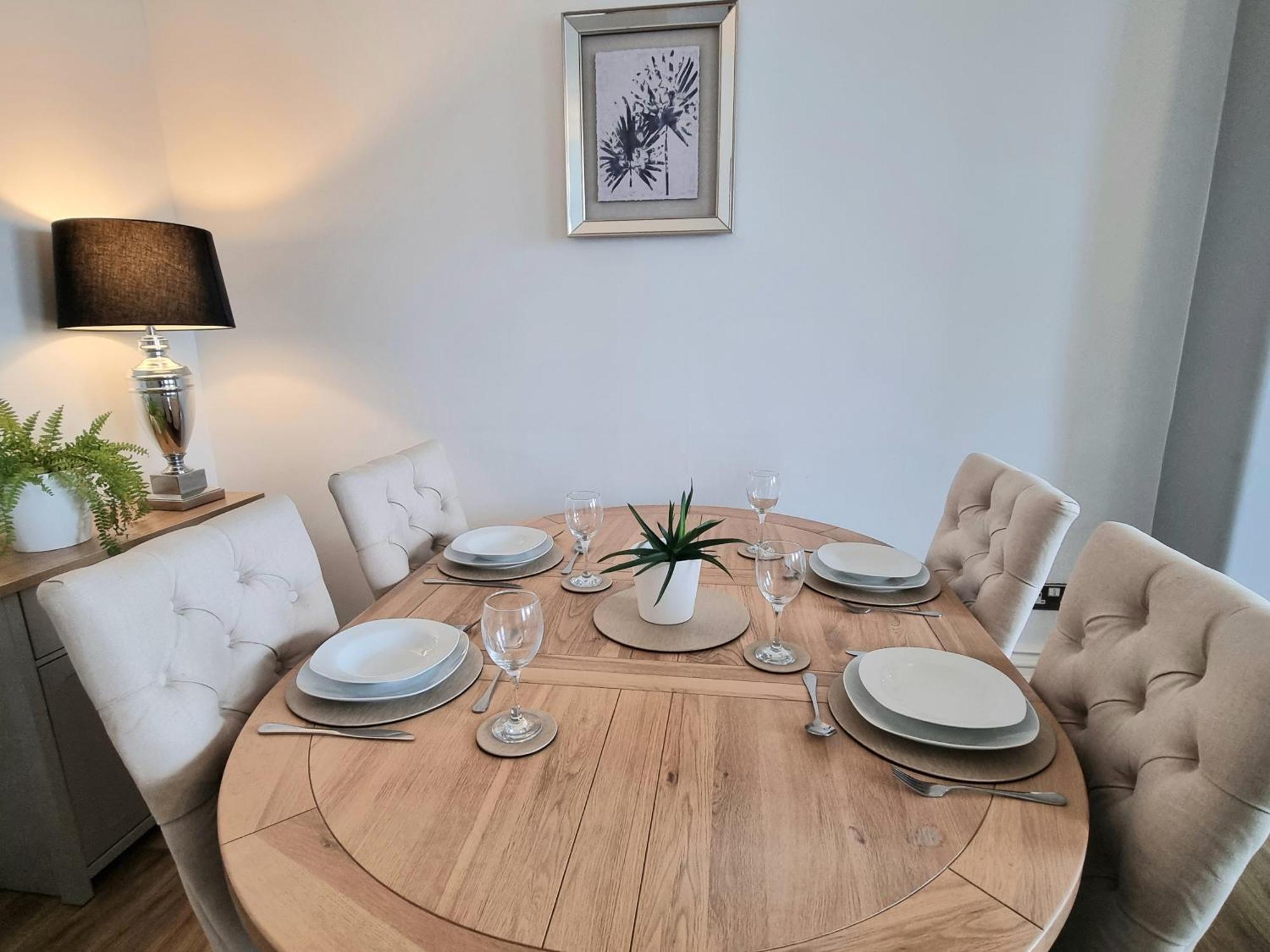 & Stylish Apartment, Free Parking Apartment *